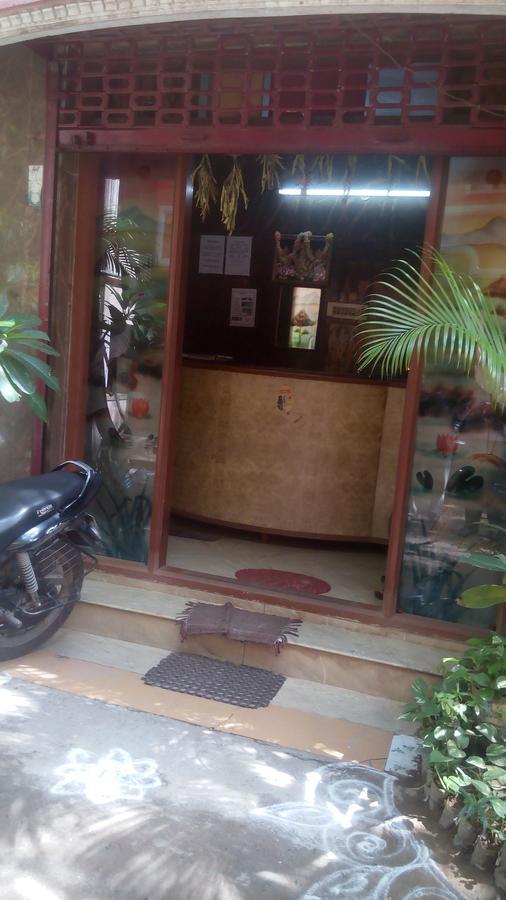 Hôtel Rising Sun à Chennai Extérieur photo