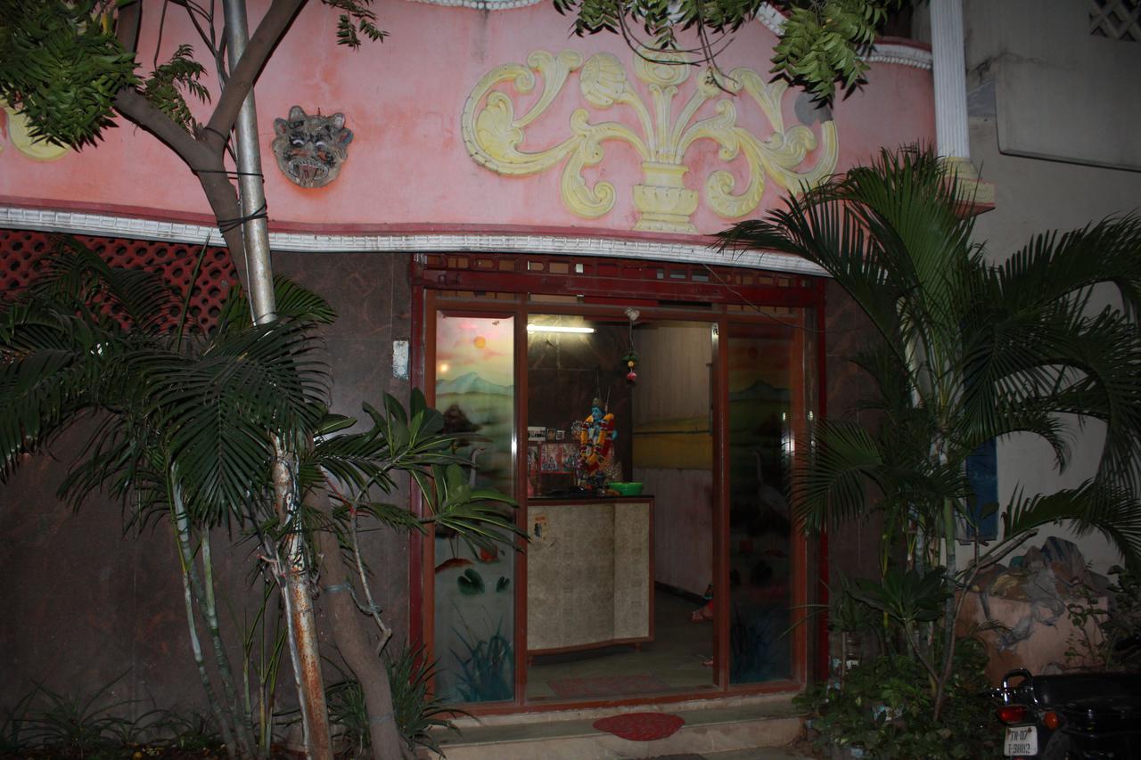 Hôtel Rising Sun à Chennai Extérieur photo