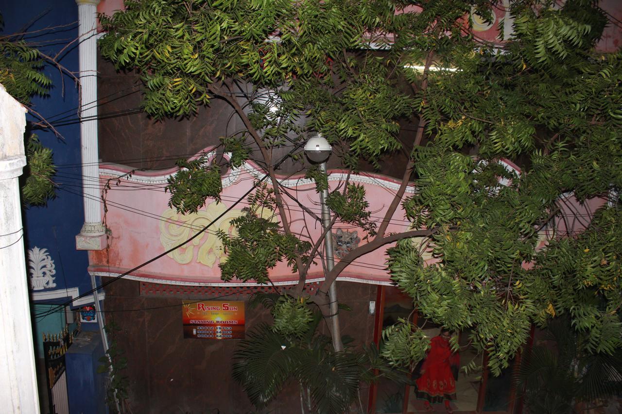 Hôtel Rising Sun à Chennai Extérieur photo